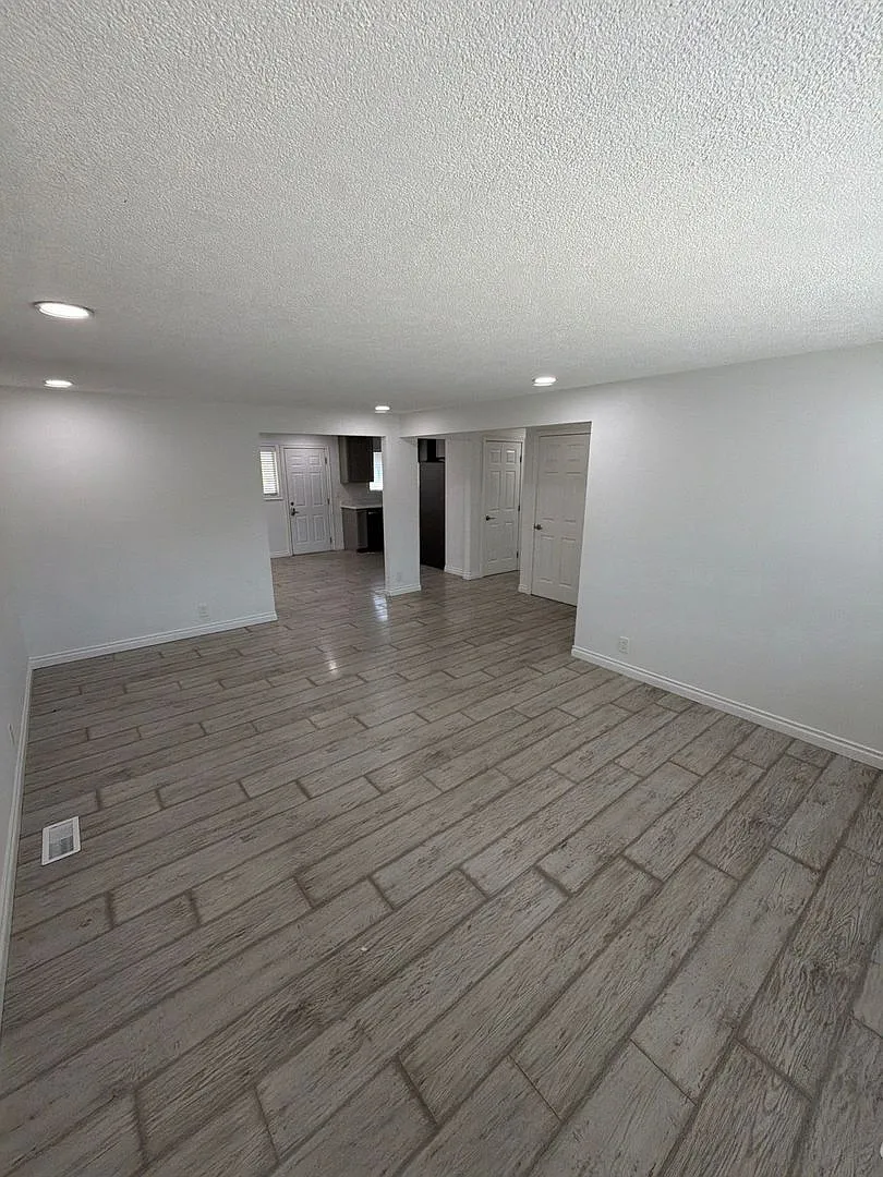 3 bed, 2.0 bath, 1428 sqft, $2,400 — Photo 3