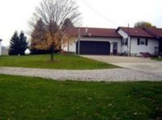 1097 N Forest Hill Rd, Saint Johns, MI 48879