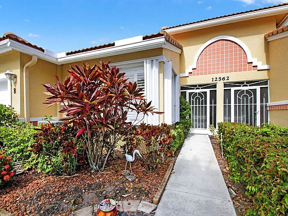 4th image of 12562 Crystal Pointe Dr APT B