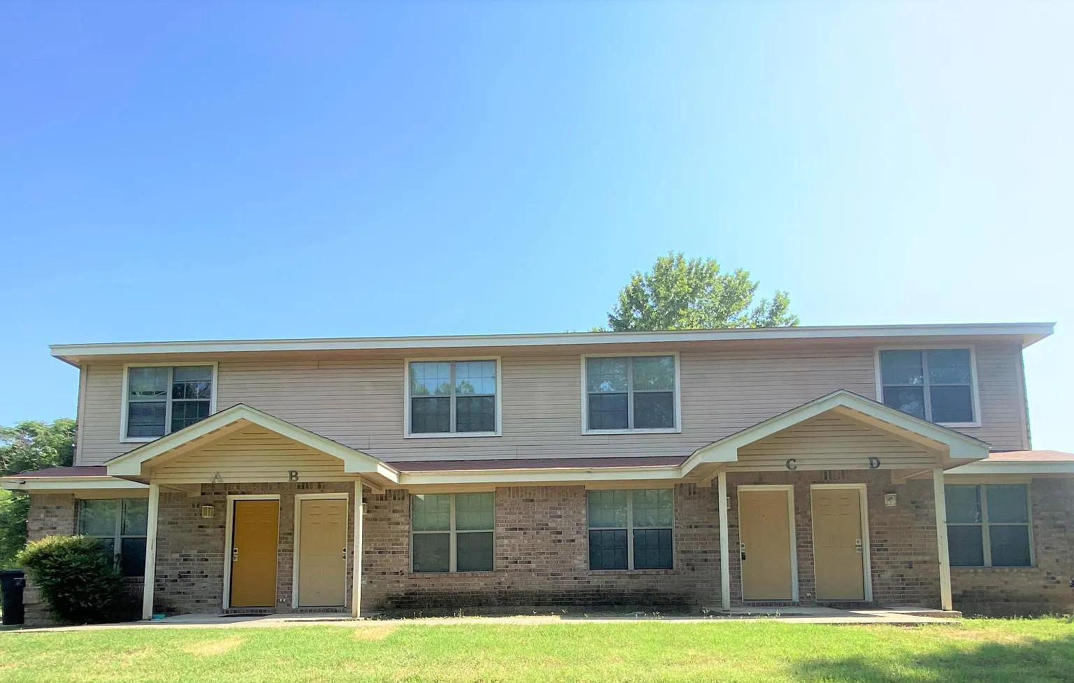 2 bed, 1.5 bath, 950 sqft, $799 — Photo 1
