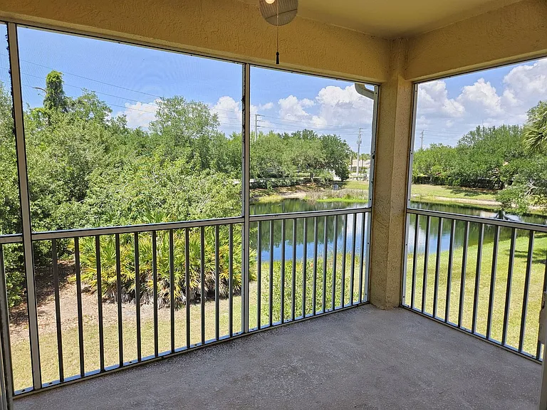 904 Casa Del Lago Way #904 — Photo 11