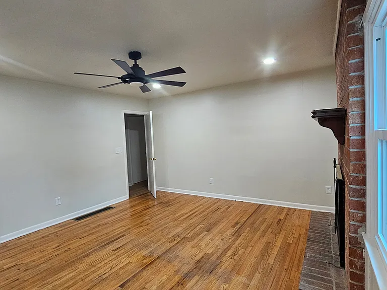 432 Northcrest Dr — Photo 10