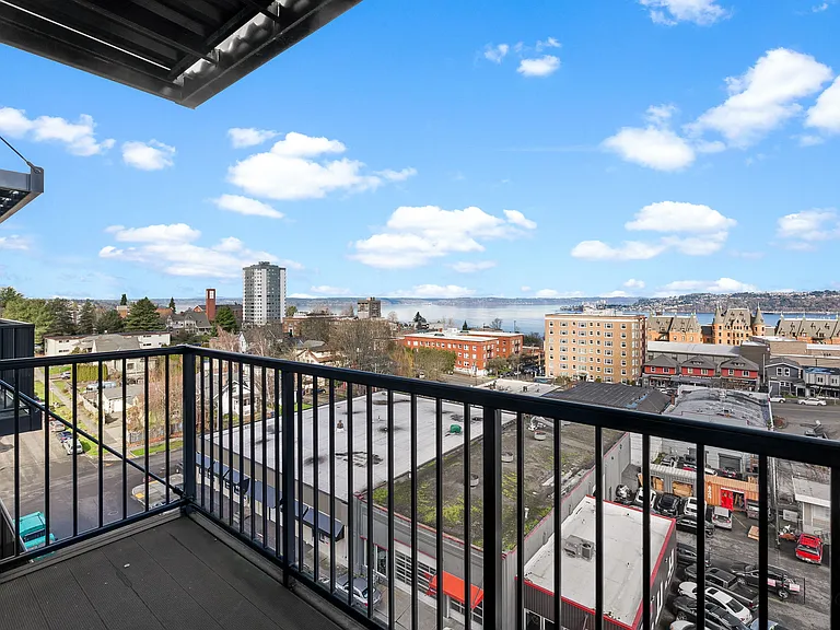 Stadium Apartments — Photo 37
