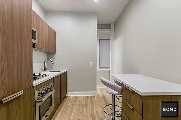 Rented by Bond New York | media 7