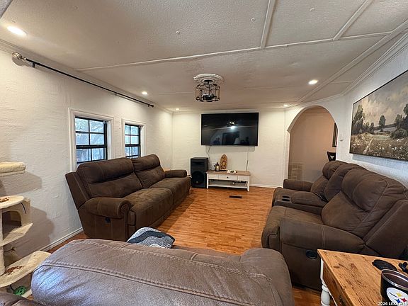 3rd image of 511 Zaragoza Dr