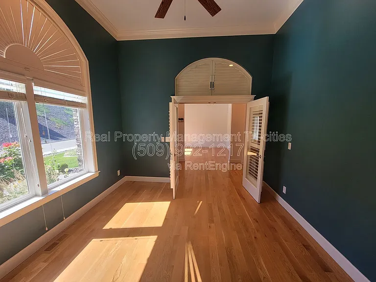 1644 Naples Ln — Photo 3