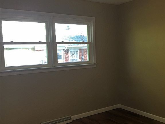 3rd image of 214 Knob St