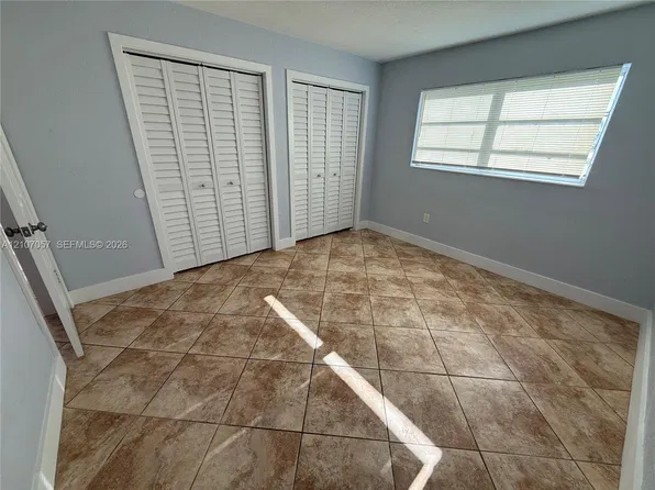 7600 SW 82nd St APT J114, Miami, FL 33143