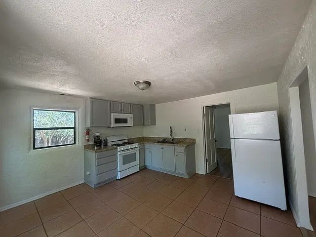 135 & 127 S Slagel St — Photo 4