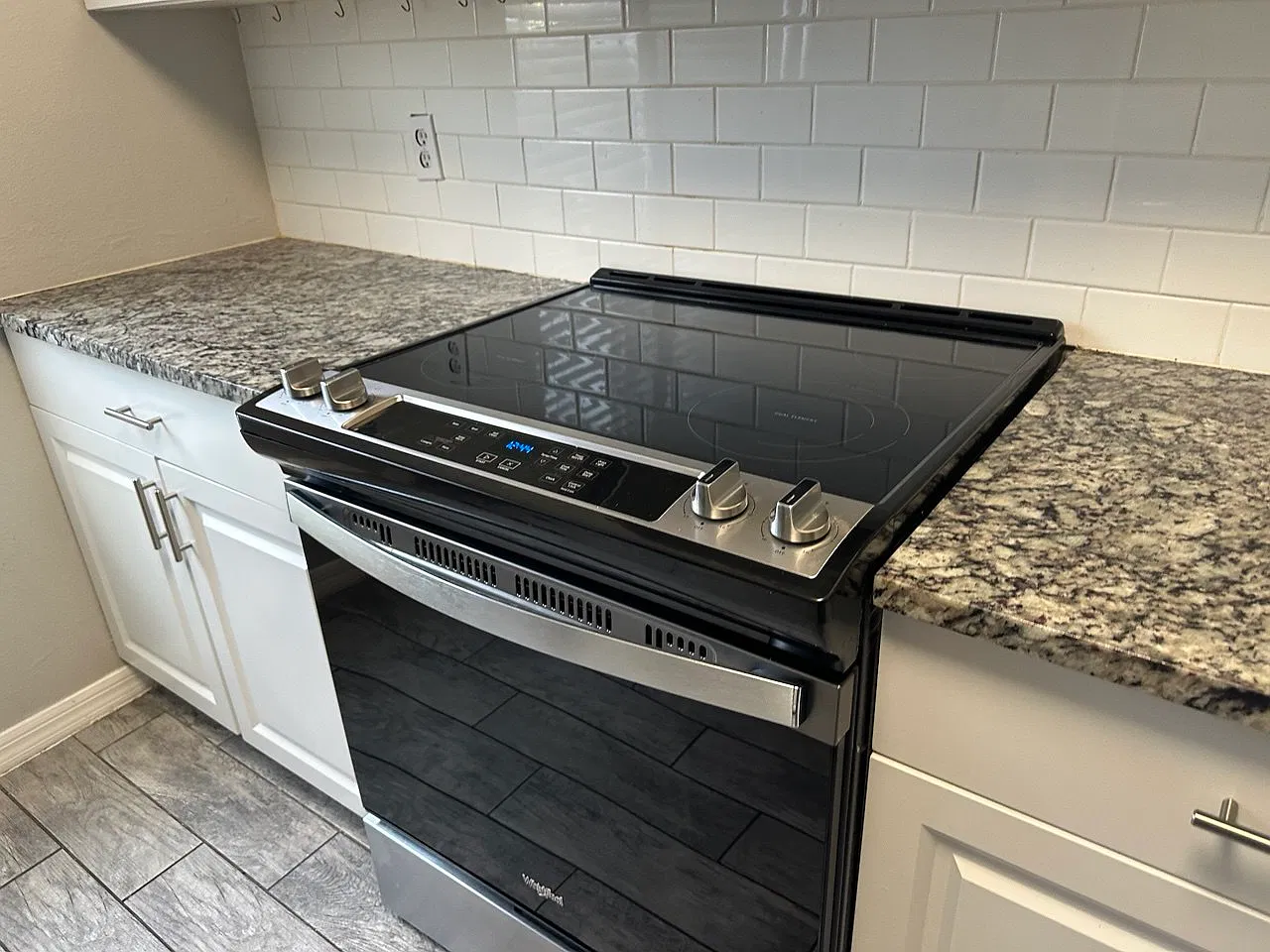3 bed, 2.5 bath, 1670 sqft, $2,100 — Photo 4