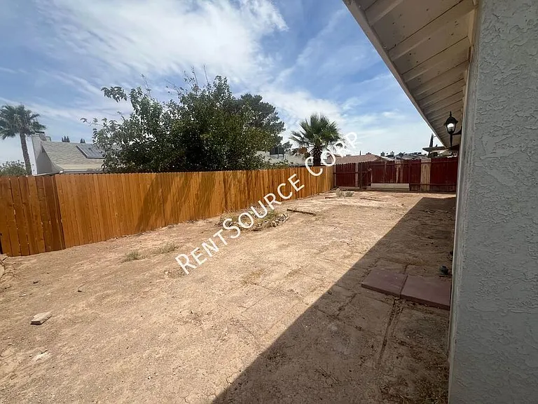 841 Chateau Way — Photo 19