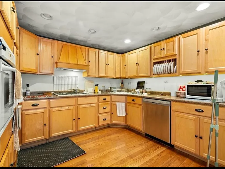 110 Pleasant St #1 — Photo 7
