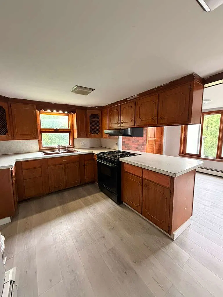 5 bed, 1.5 bath, 1800 sqft, $2,290 — Photo 1
