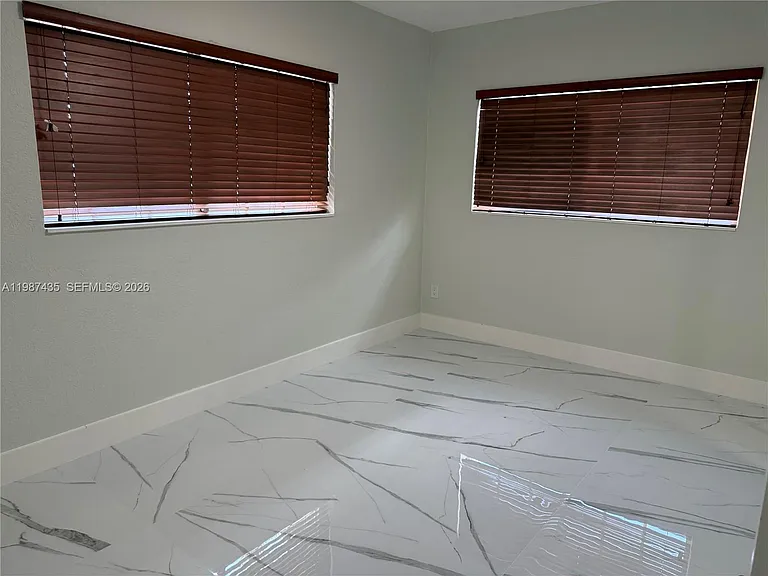 11602 NW 58th Ave — Photo 10