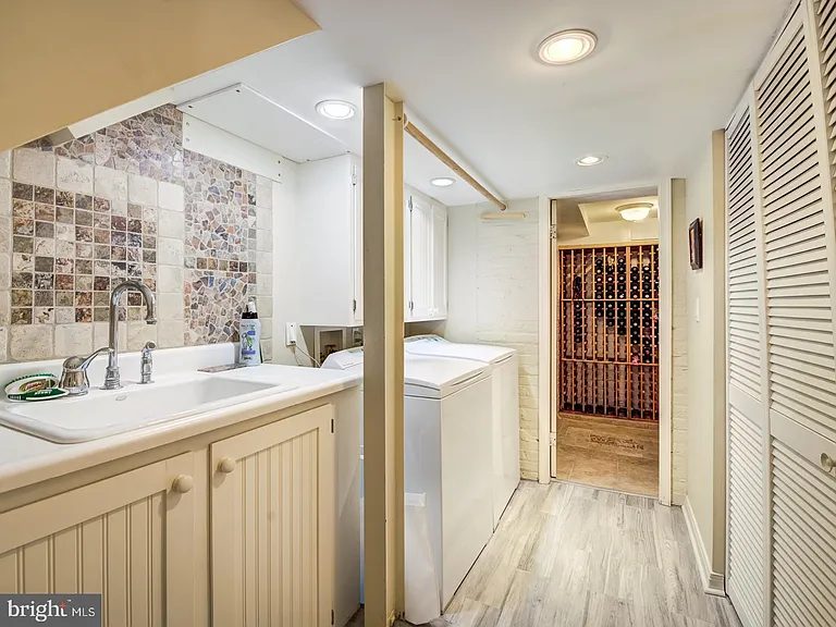 3808 Cathedral Ave NW — Photo 50