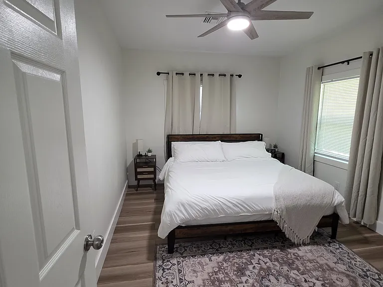 705 NW 64th Pl — Photo 3