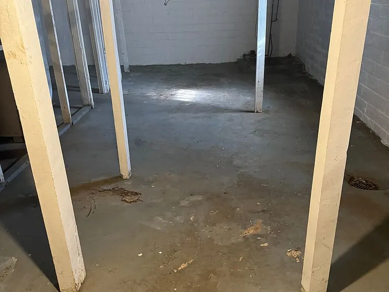 341 E Leland Ave — Photo 11
