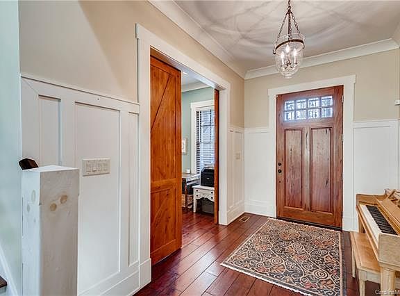 4th image of 469 Silver Ln