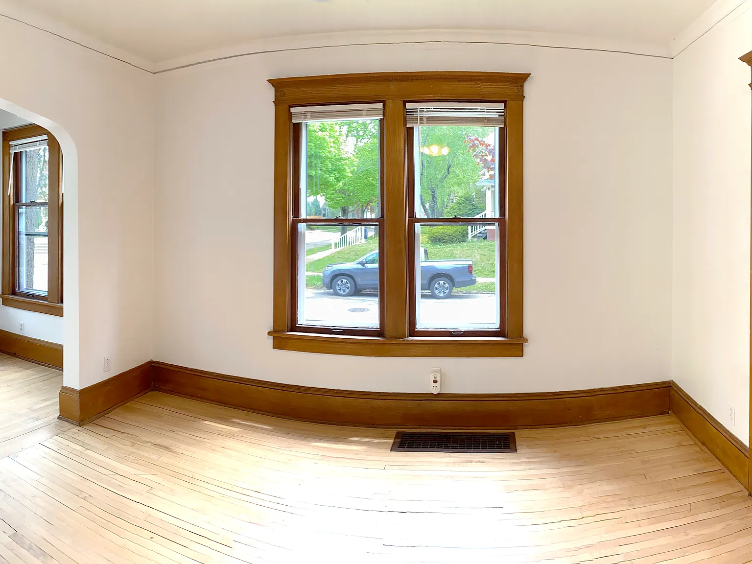 833 E Dakota Street — Photo 2