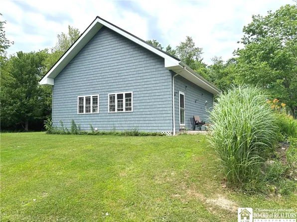 10567 Chestnut Rd, Dunkirk, NY 14048