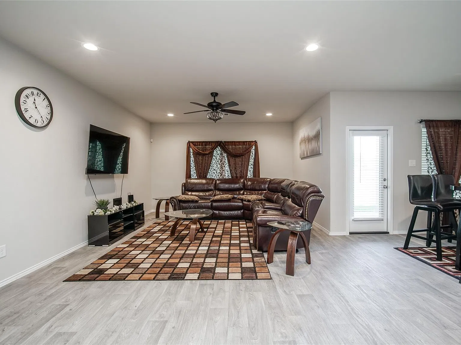 4 bed, 3.0 bath, 2153 sqft, $2,350 — Photo 4