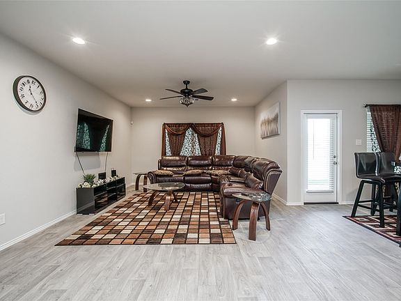 4th image of 6802 Amber Cliff Ln
