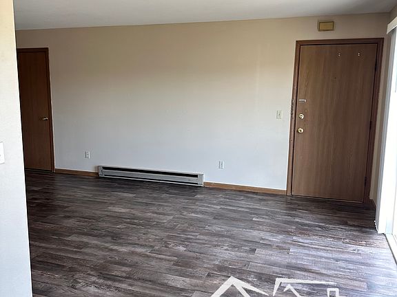 4th image of 615 Starboard Ct W #C