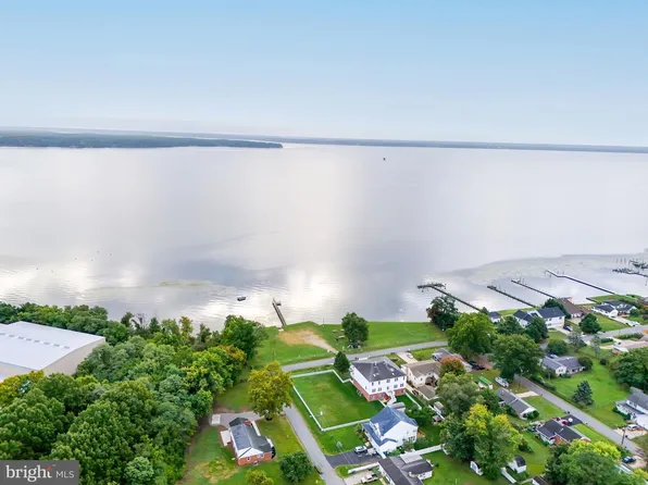 1102 Burton St, Woodbridge, VA 22191