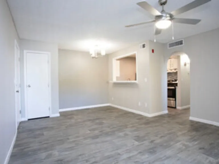 Silverado Apartments — Photo 24