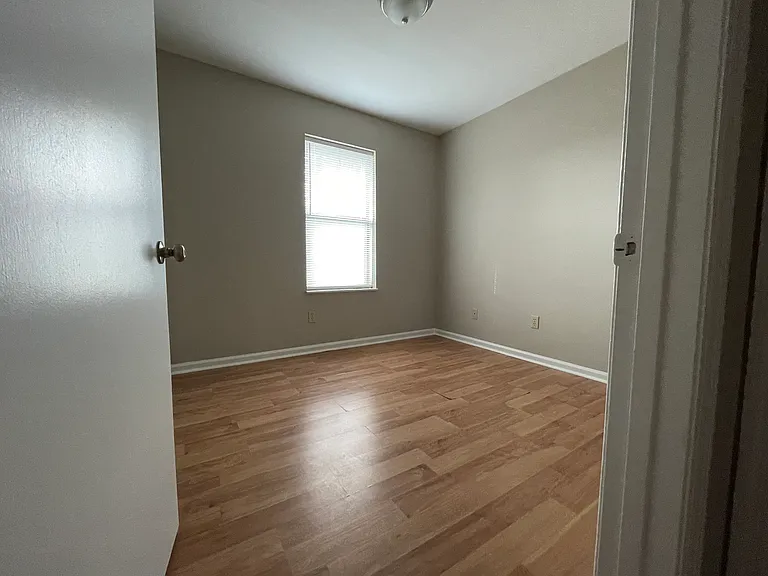 610 Greenwood Dr #D7 — Photo 7
