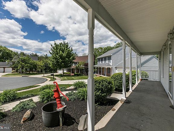 2nd image of 1204 Queensway Ct