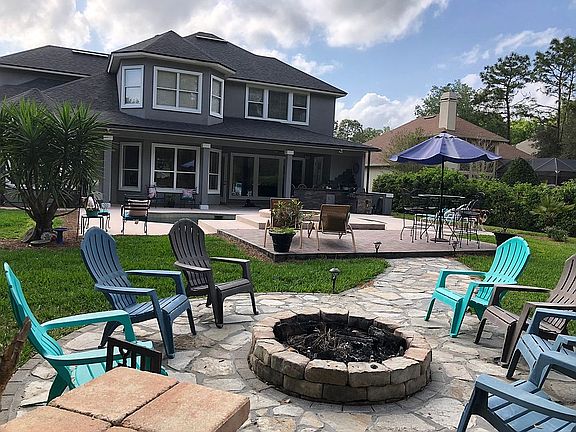 Fire pit, pool 