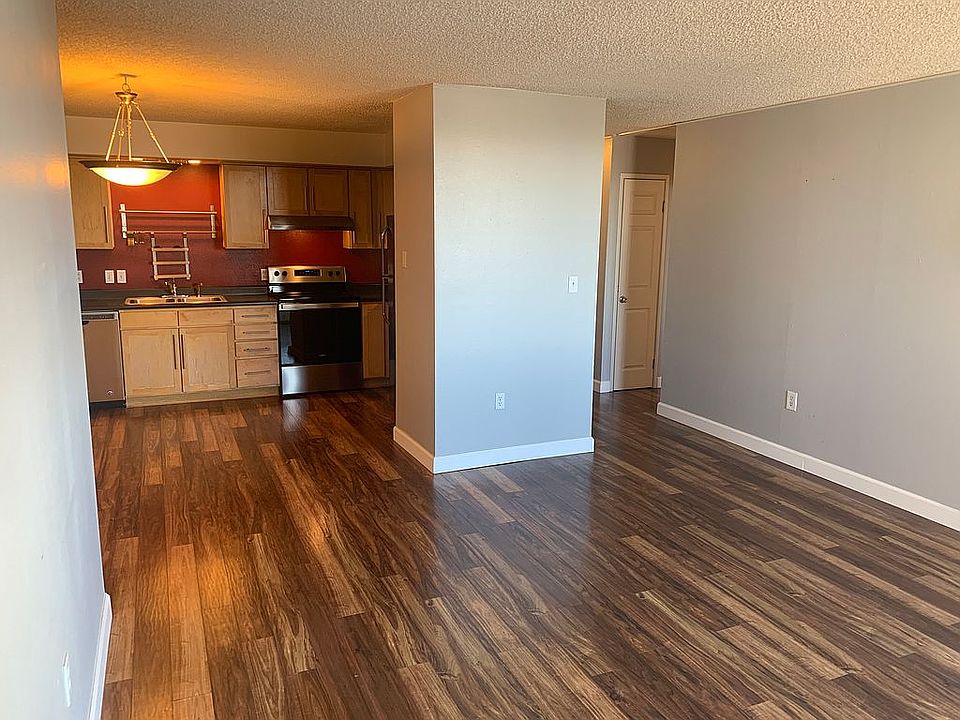 Living Room Facing Kitchen