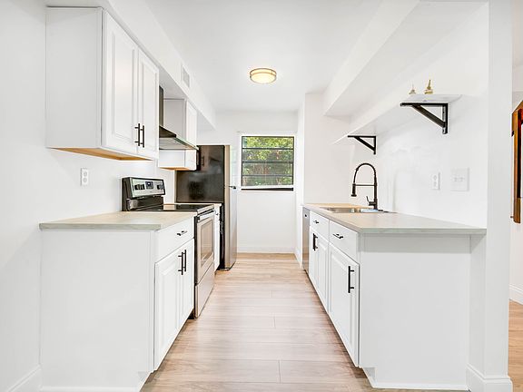 4th image of 209 S Lake St APT B