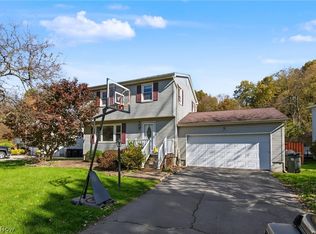 2426 Wilshire Dr, Cortland, OH 44410