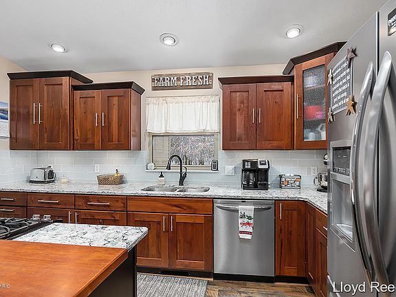 4th image of 6779 Blossom Ct