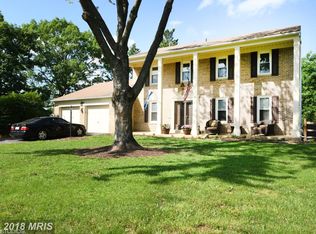 302 Linden Ct, Sterling, VA 20164