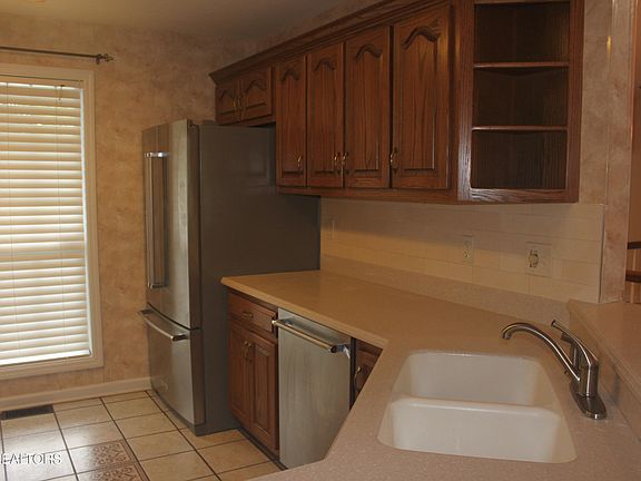 5th image of 172 Depew Dr