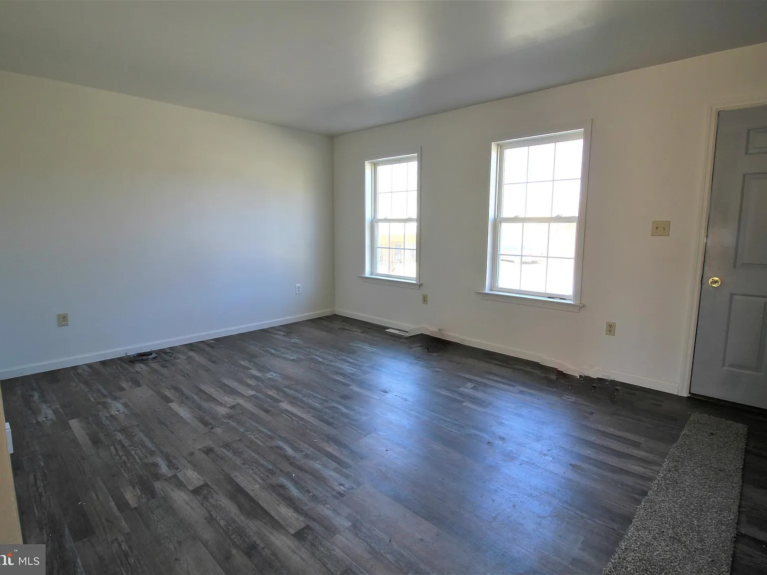 3 bed, 1.5 bath, 1300 sqft, $1,850 — Photo 2