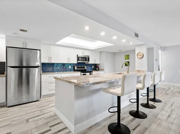 825 Egret Circle #210, Delray Beach, FL 33444