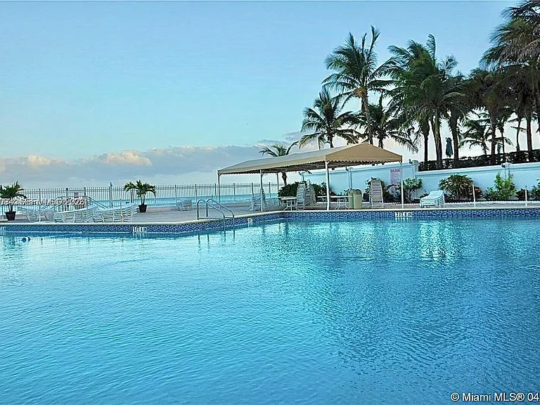 3505 S Ocean Dr #606 — Photo 2