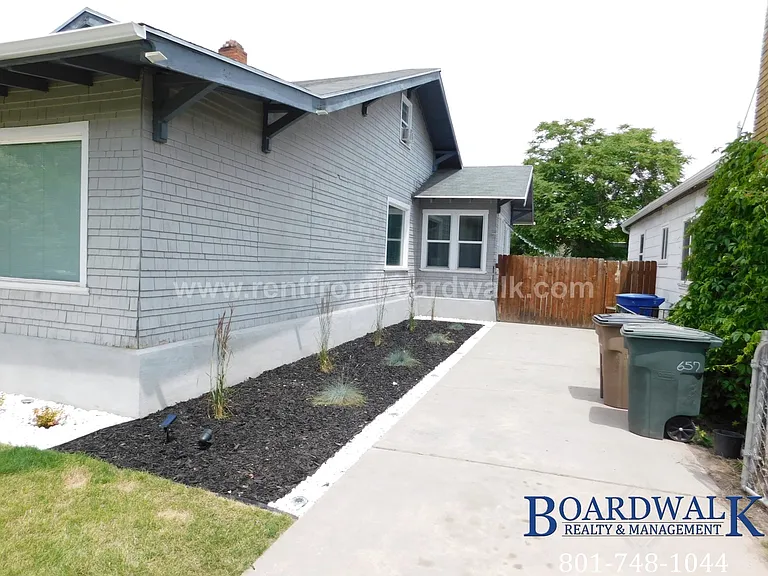 657 E Warnock Ave — Photo 7