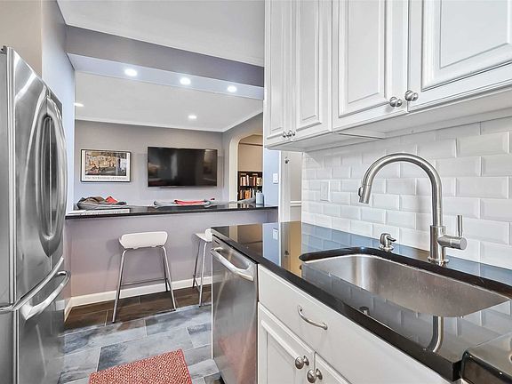 5th image of 6960 108th St APT 512