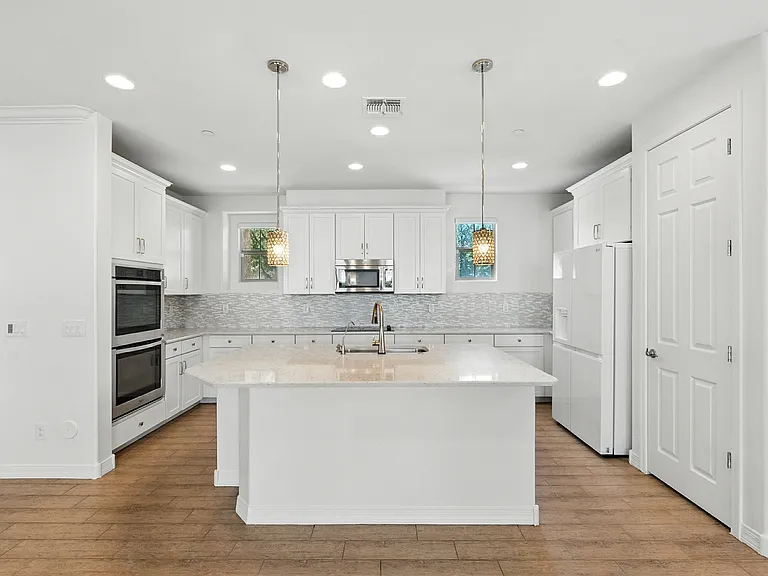 4644 E Beck Ln — Photo 35