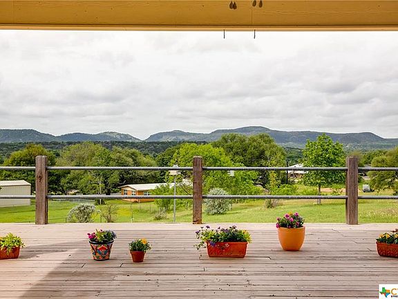 3rd image of 3750 Mountain View Dr