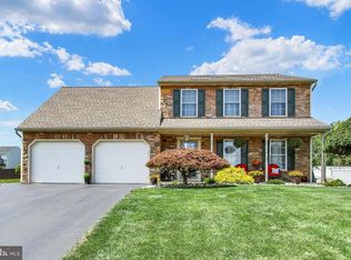 280 Pebble Beach Dr, Mount Wolf, PA 17347