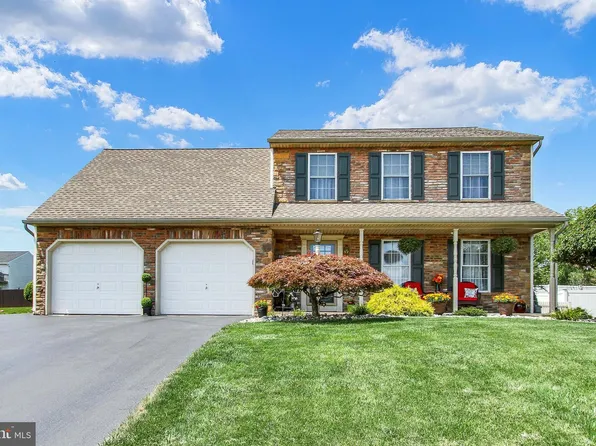 280 Pebble Beach Dr, Mount Wolf, PA 17347