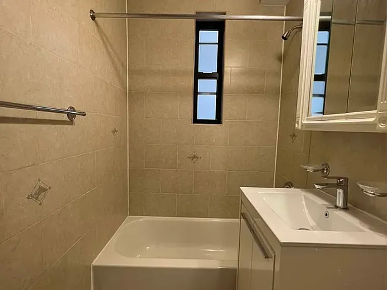 1015 Washington Ave #1 — Photo 4