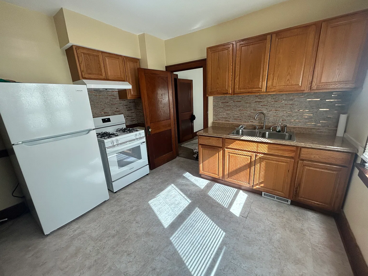 2 bed, $1,400 — Photo 3
