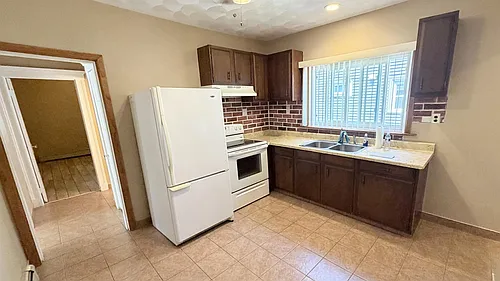 122 Willis Ave Photo 1